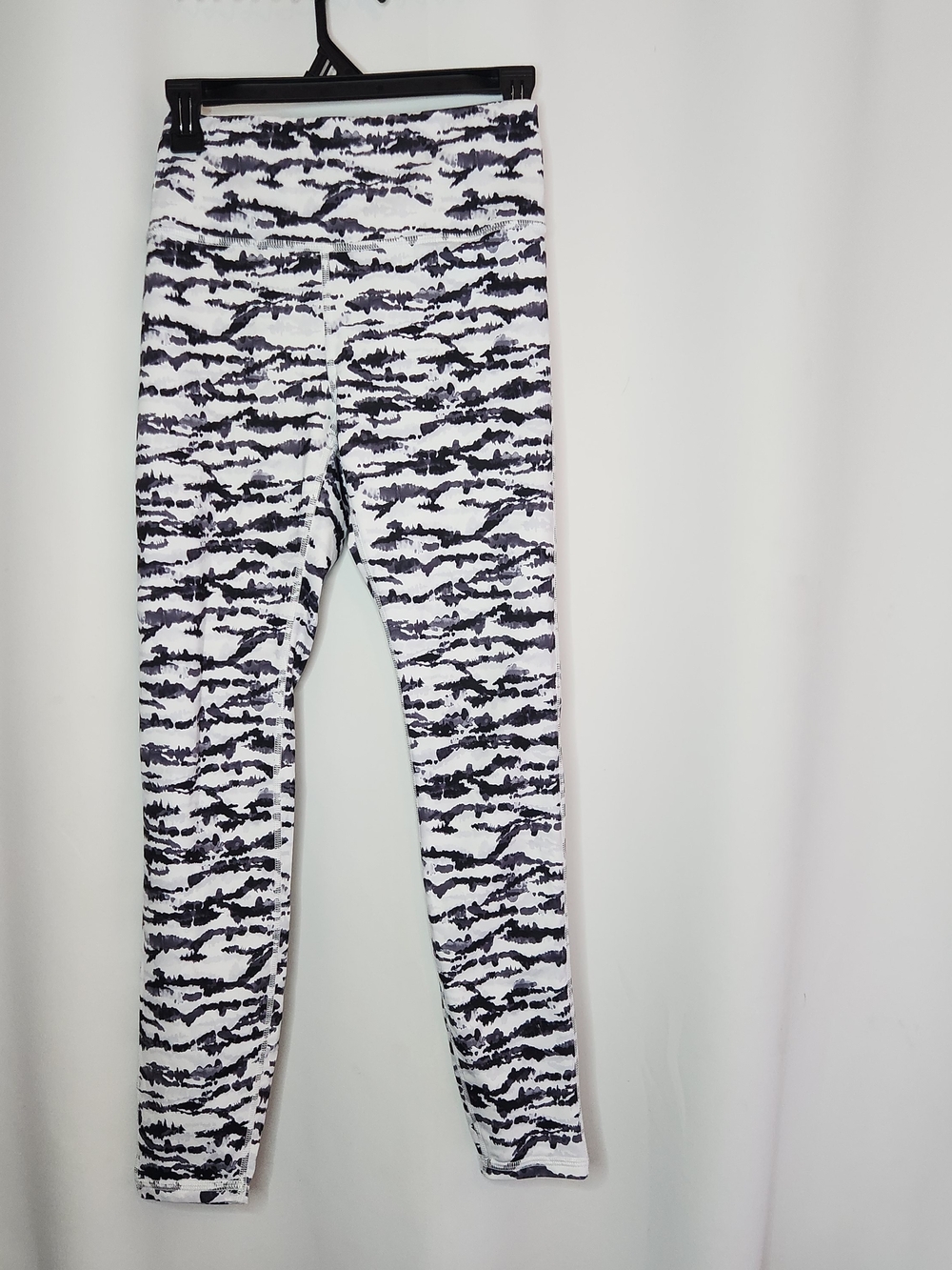 Fabletics Black & White Abstract Print Leggings